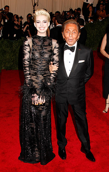 met ball  MET BALL 2013 | WHO WORE WHAT Anne Hathaway 005
