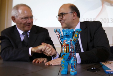 Germany's Finance Minister Wolfgang Schaeuble (L) and France's Finance Minister Pierre Moscovici shake hands during a news conference after a meeting in Berlin May 7, 2013, to mark 25th anniversary of the Franco-German financial and economic council.