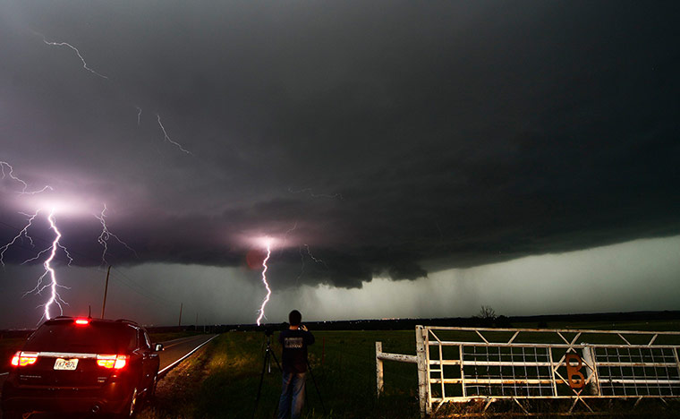 Oklahoma: Cloud to ground lightning strikes near storm chasers in Cushing