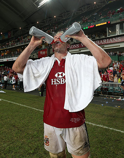 LIONS 2: Alun Wyn Jones rehydrates