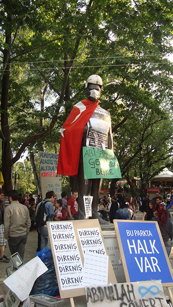 Turkey demonstrations: ataturk statue with mask