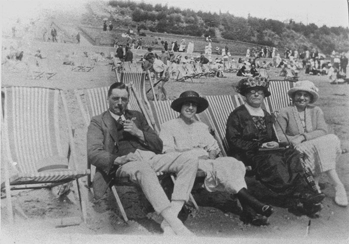 Seaside 4.jpg: UK seaside 1932