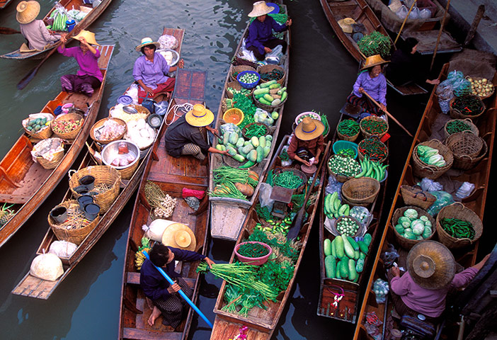 Thailand 12 must-see: Shop at Damnoen Saduak floating market, Bangkok