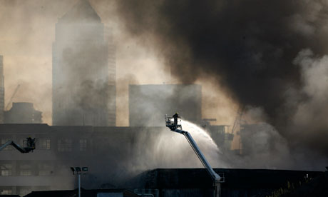 Firefighter takes on a huge fire