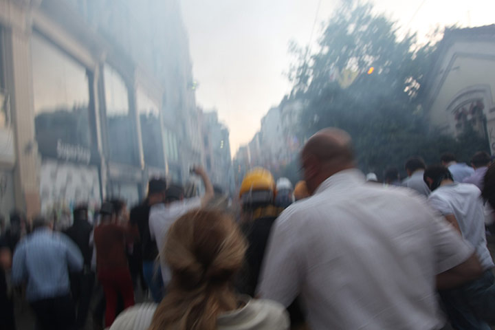 Turkey demonstrations: people running