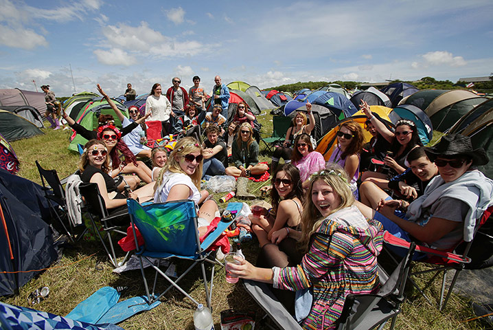 Isle of Wight 2013: Festivalgoers relax by their tents