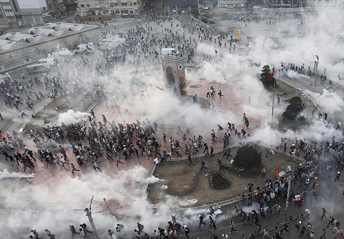 20 Photos: Protesters run as riot police fire teargas at Taksim Square