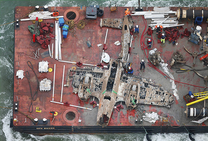 20 Photos: German Bomber Salvage Attempt