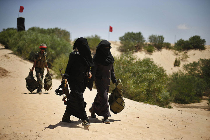 20 Photos: Female Palestinian militants before a training session in Rafah