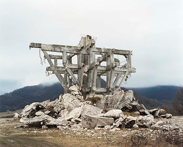 Jan Kempenaers: Spomenik #15 (Makljen), 2007