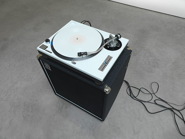 UAL: Haroon Mirza ‘Sitting in a Chamber’