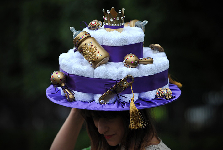 Ladies day at Ascot: Hat with a royal baby-theme