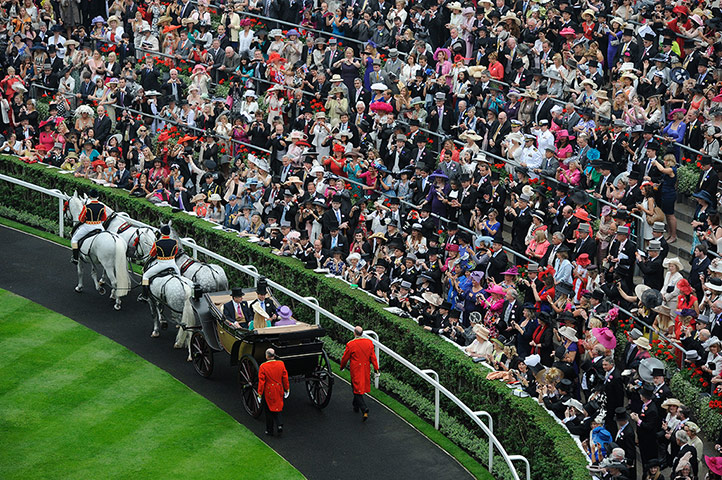 Tom's Ladies day: Queen arrives at Ascot