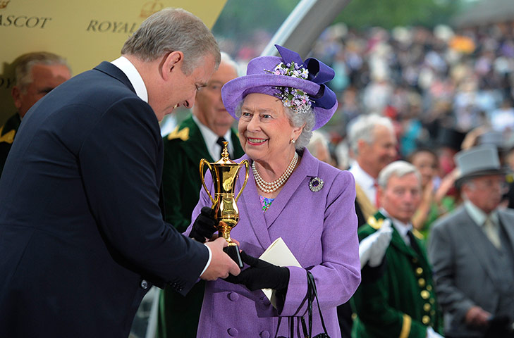 Tom's Ladies day: The Queen receives the Gold Cup