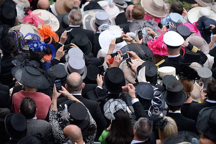 Tom's Ladies day: In the Royal Enclosure the smart phones and cameras come out
