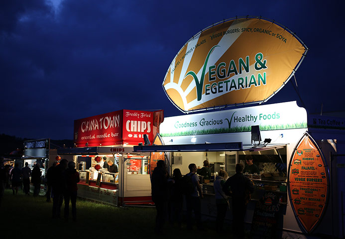 2013 summer solstice: Thousands Gather To Celebrate Summer Solstice At Stonehenge
