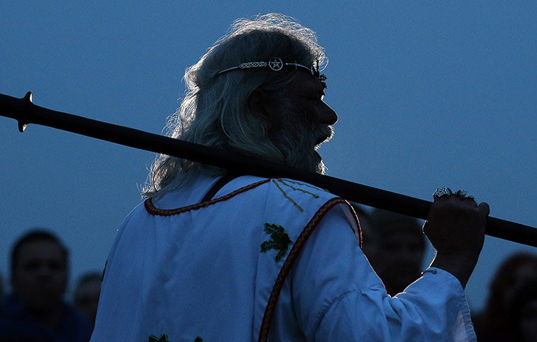 2013 summer solstice: Thousands Gather To Celebrate Summer Solstice At Stonehenge
