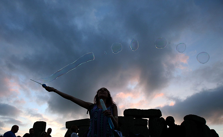 2013 summer solstice 2: Thousands Gather To Celebrate Summer Solstice At Stonehenge