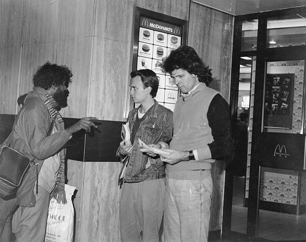 Bob Lambert : Bob Lambert (R) undercover policeman, at anti-McDonalds protest in October 
