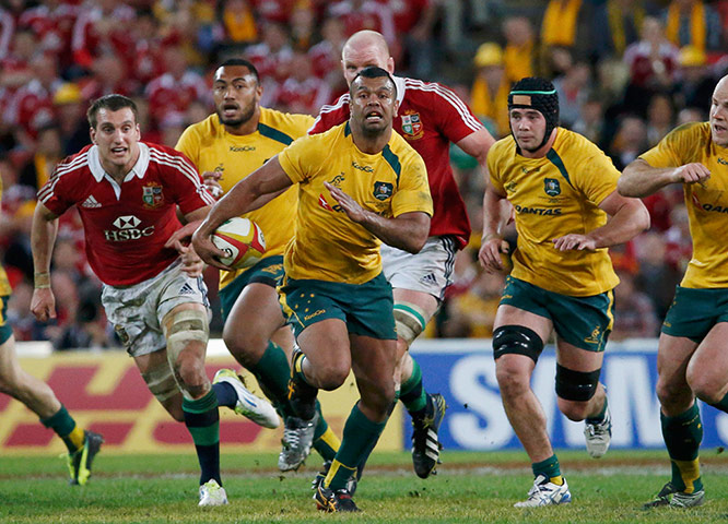 Lions gallery: Kurtley Beale runs with ball