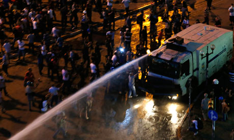 A-water-cannon-sprays-pro-010.jpg