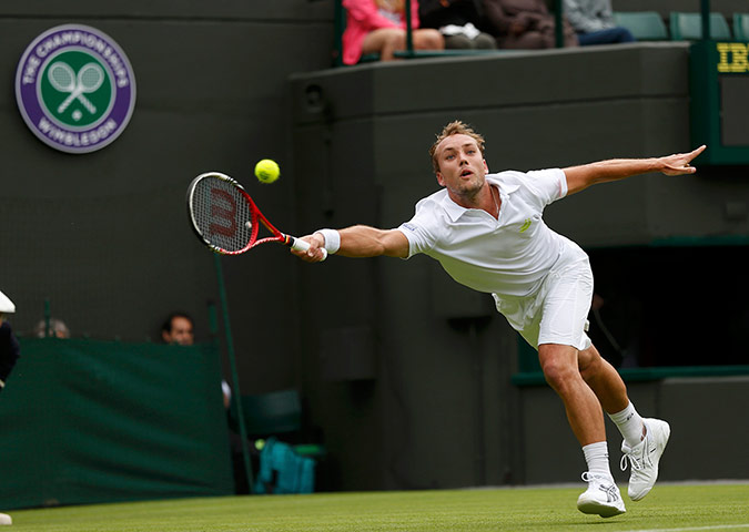 Nadal v Darcis: Darcis returns