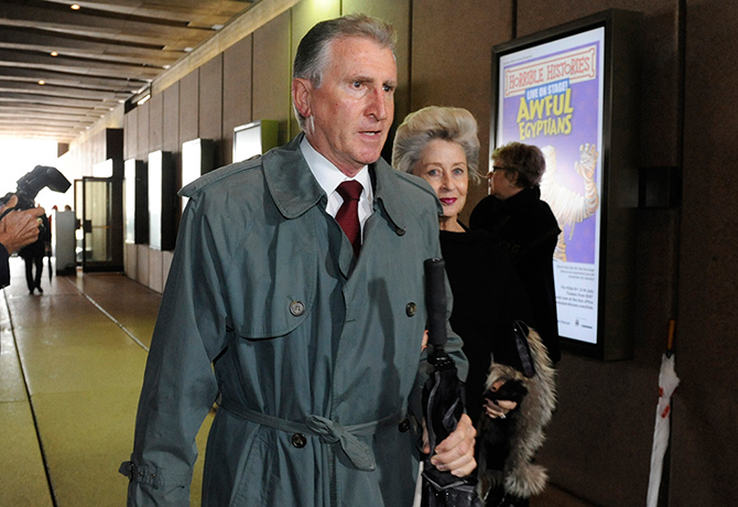 Hazel Hawke: Former federal labor minister Laurie Brereton arrives 