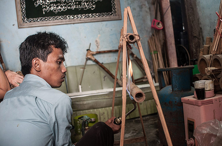 Bamboo bikes: Indonesian Craftsmen Use Bamboo To Make Bike