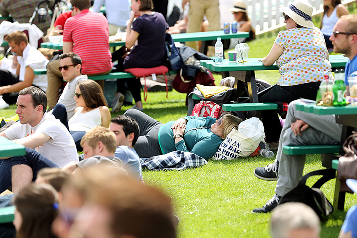 Sleepers at Wimbledon: A woman using a bag for a pillow