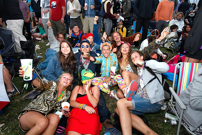 Rolling Stones: Fans wait for the Stones to start playing