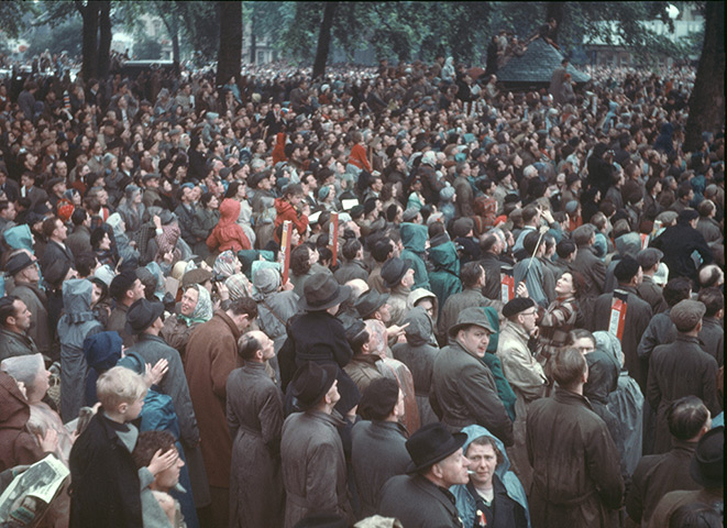 Queen's coronation 1953: Coronation Day Crowd