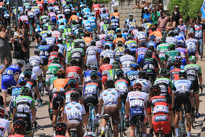 TDF: The peloton leaves the start of stage one