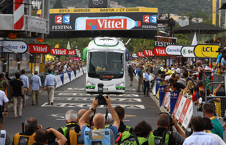 TDF: Bus stuck on tour de france finish line
