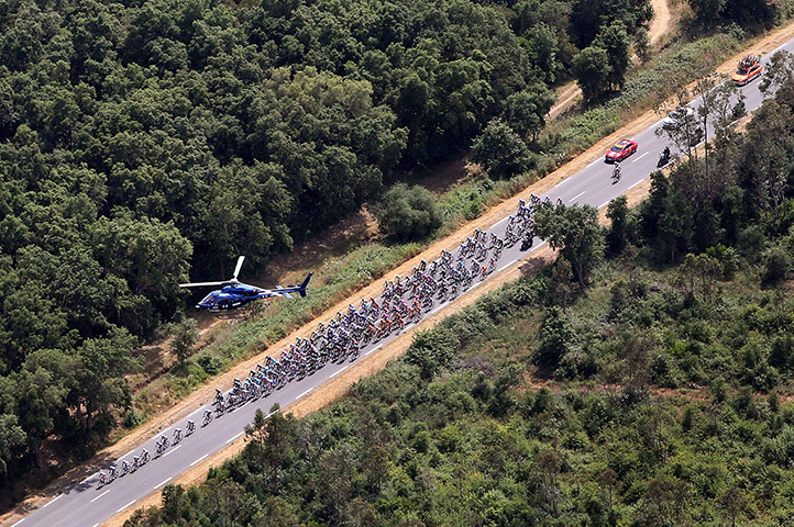 TDF: The peloton cuts through the Corsican countryside