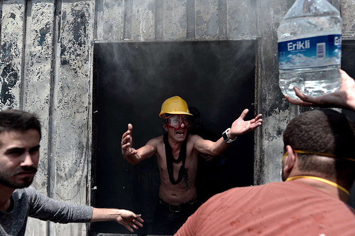Turkey protests day five: Container fire
