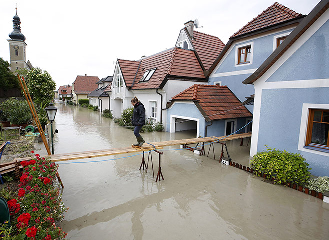 Floods update : Central European floods update in pictures 