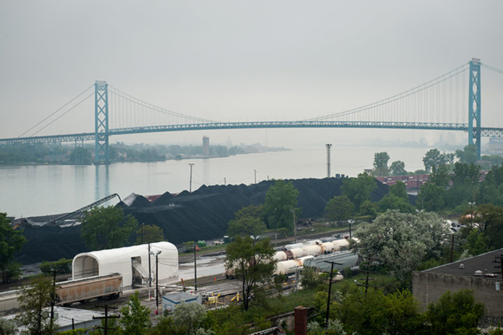 detroit petcoke: Petcoke piles along the Detroit river≈