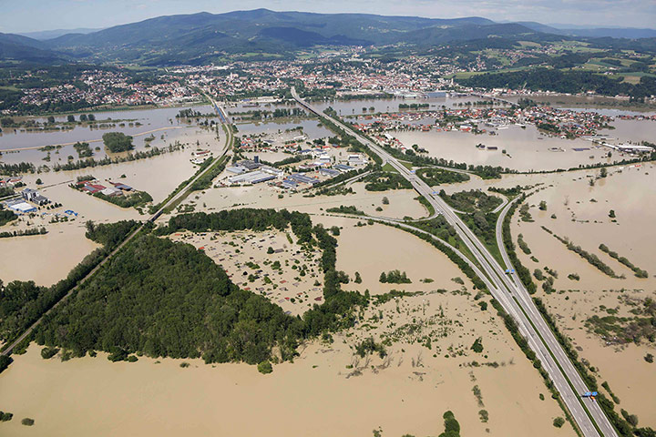 flooding: The highway crossing