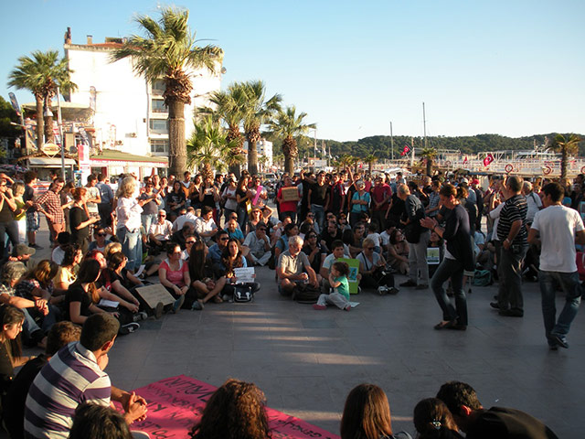 Turkey demonstrations: group in ayvalik