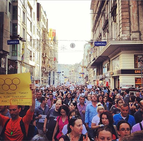 Turkey demonstrations: academics march gezi park