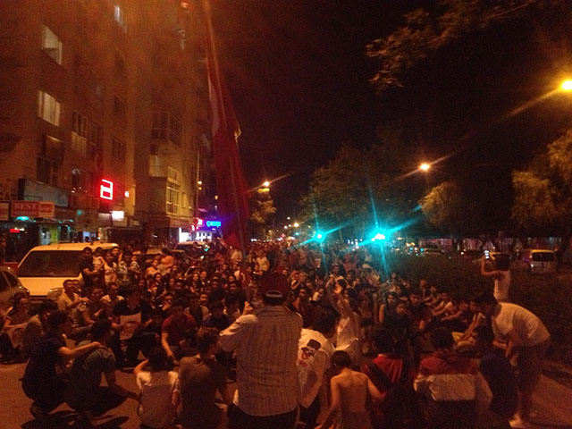 Turkey demonstrations: protestors from izmir