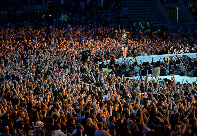 20 Photos: Beyoncé On Stage At Chime For Change: The Sound Of Change Live Concert