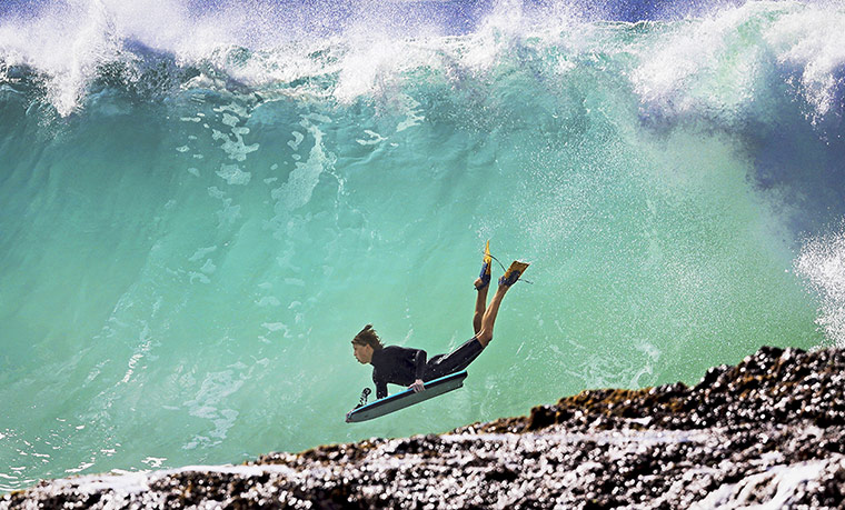 20 Photos: Surfers at Snapper Rocks, Gold Coast, Australia