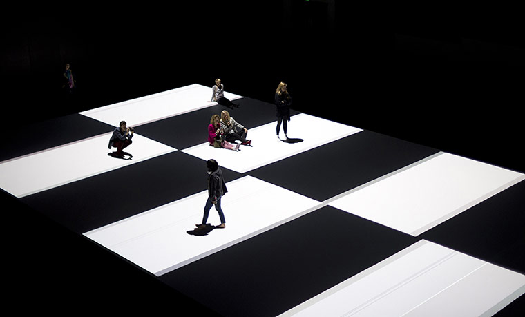 20 Photos: Visitors on a projection by the Japanese artist Ryoji Ikeda in Sydney