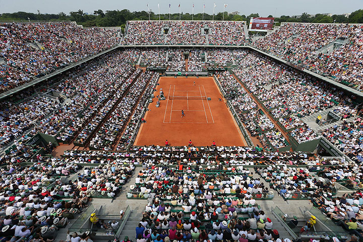 Williams v Sharapova: View of center court as Serena Williams returns against Maria Sharapova