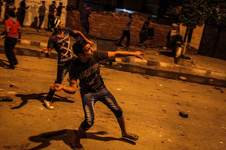 Egypt protest: Anti-Morsi protesters throw stones at the Muslim Brotherhood headquarters i