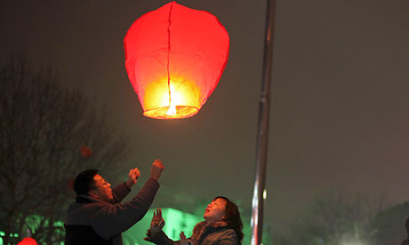 A-Chinese-lantern-being-l-010.jpg