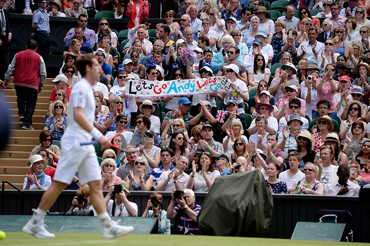 Tom's murray pics: Sign for Andy Murray