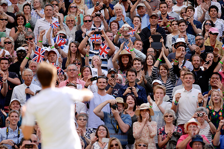 Wimbledon day 7 : Andy Murray fans