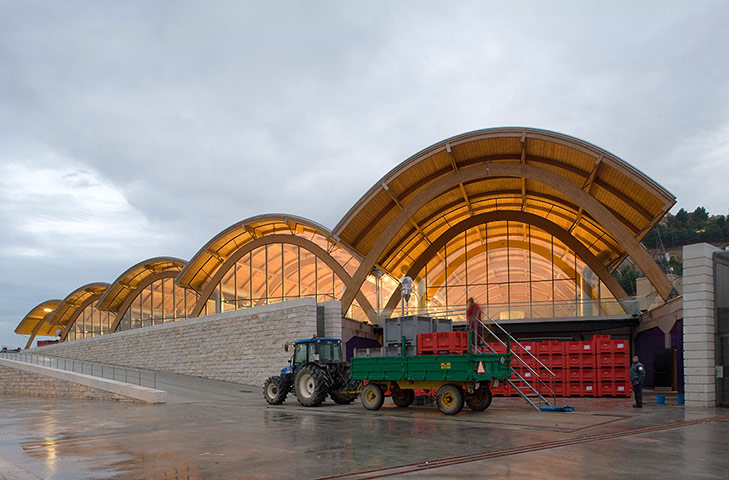 Richard Rogers: Bodegas Protos, Peñafiel, Valladolid, Spain (2008). Rogers Stirk Harbour + Partners